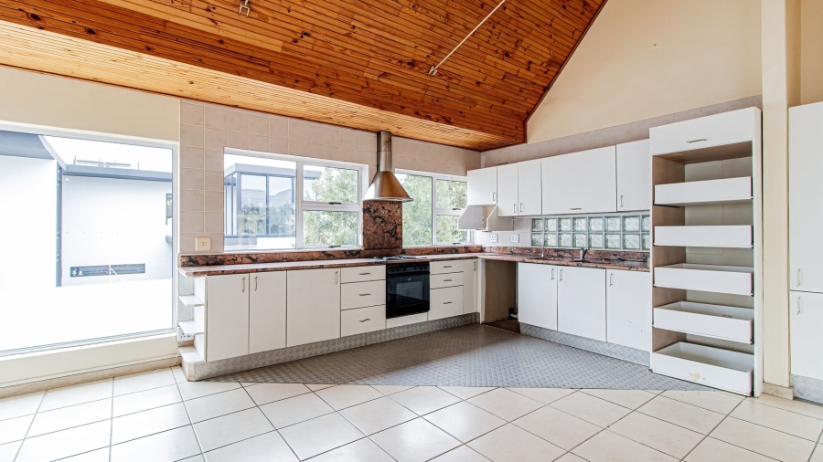 5 Bedroom Property for Sale in Myburgh Park Western Cape